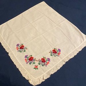 🌻 Doily or tablecloth